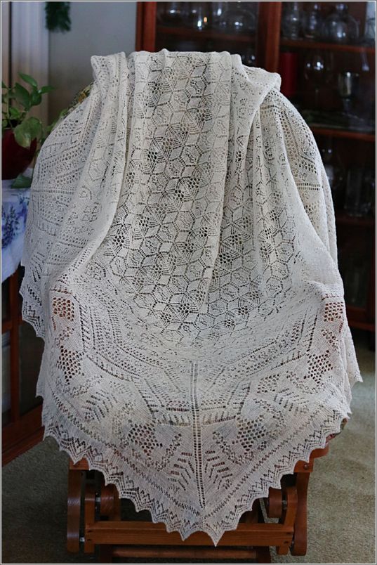 Margos Shetland Stars Shawl. Photo: Tony Siebenmorgen.